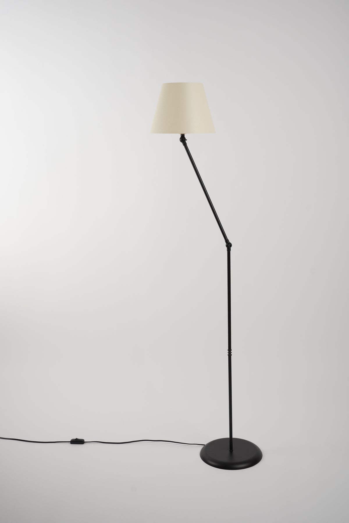 Cosby Metal Lambader Siyah-Finlin Krem (25x25x145 cm)