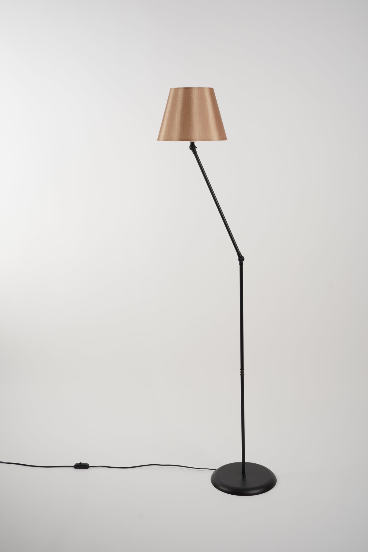 Cosby Metal Lambader Siyah-Çöl Beji (25x25x145 cm)